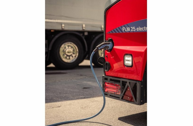 All models of the FL range are available as a fully electrified solution for quiet operations and low emissions.<br>IMAGE SOURCE: PALFINGER AG
