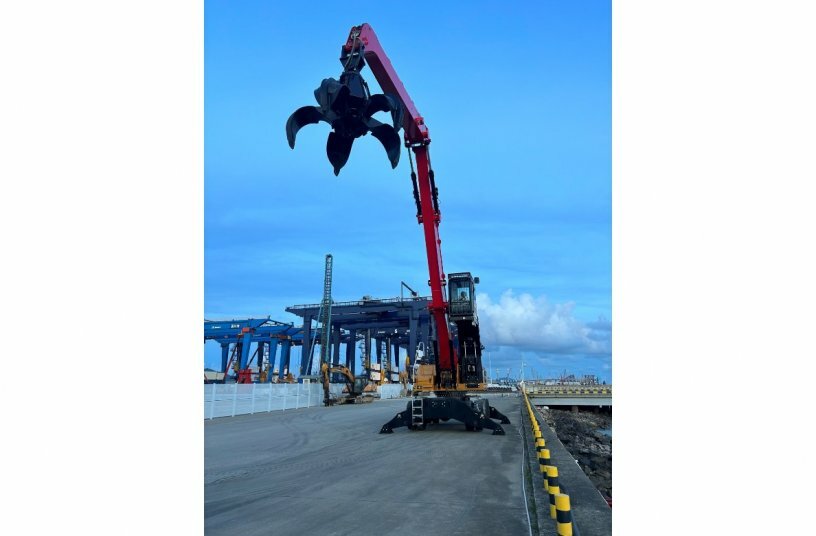 The new 40-Ton Material Handler SMHW40G5<br>IMAGE SOURCE: SANY Europe GmbH