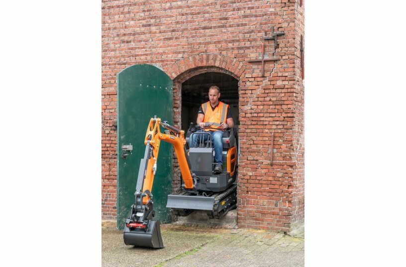 New High Performance DX10Z-7 Mini-Excavator from Develon<br>IMAGE SOURCE: DEVELON