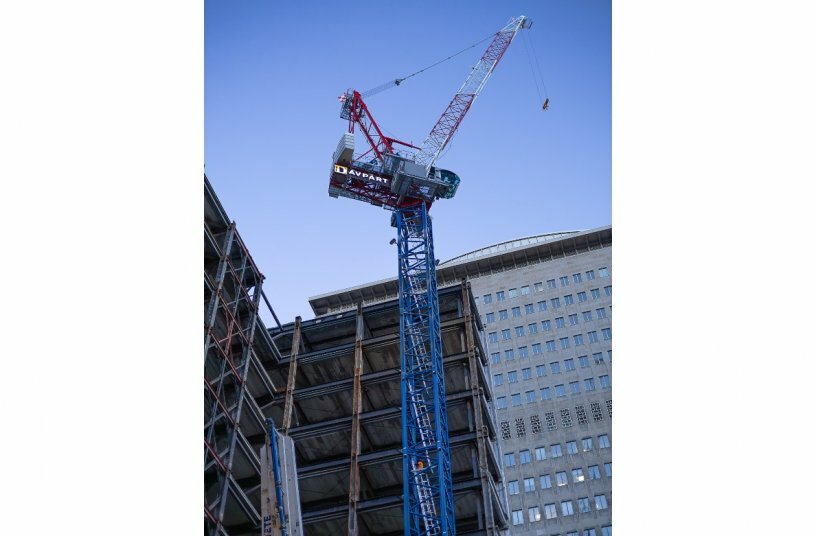 Two Raimondi LR273 luffing cranes for landmark development in Toronto<br>IMAGE SOURCE: Raimondi
