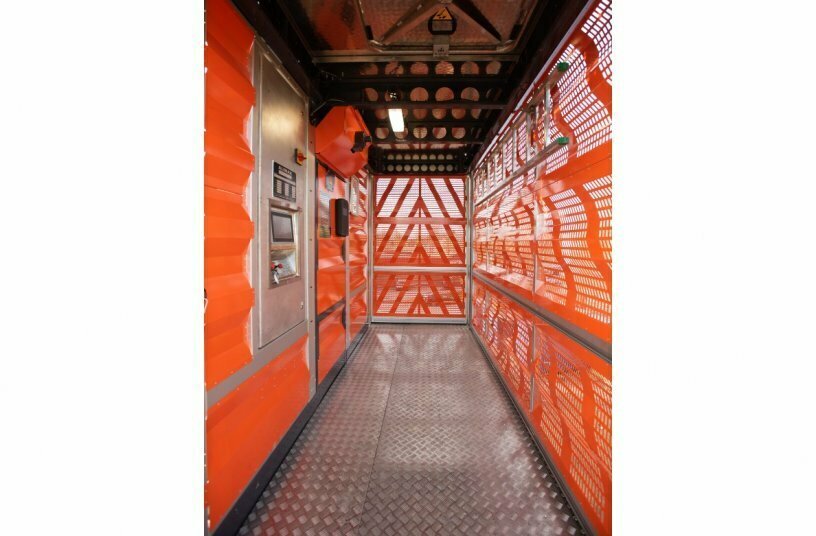 Alimak Scando 650a - Aufzug für den Fahrzeuginnenraum<br>BILDQUELLE: Alimak