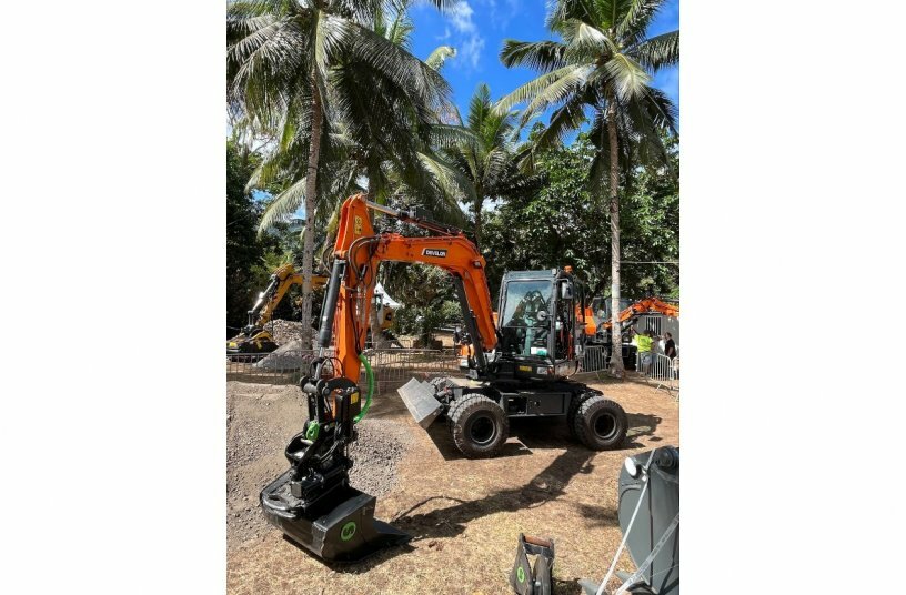 Mayotte Develon XTREM PRO<br>IMAGE SOURCE: DIEU PR; DEVELON