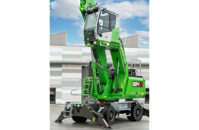 The new elevating cab with its height-adjustment capability of 2.80 m is not only even higher than before, but also particularly robust and stable for dynamic uses.<br>IMAGE SOURCE: SENNEBOGEN