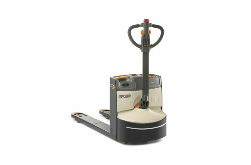 Thanks to their compact design and exceptional maneuverability, the new WJ 50 series electric pallet trucks from Crown set new standards for use in confined spaces.<br>IMAGE SOURCE: Crown