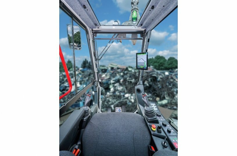 Equipped with the revised Maxcab comfort cab and the brand new SENcon control system of the latest generation, the SENNEBOGEN 850 G Hybrid allows fatigue-free working and maximum machine availability.<br>IMAGE SOURCE: SENNEBOGEN Maschinenfabrik GmbH