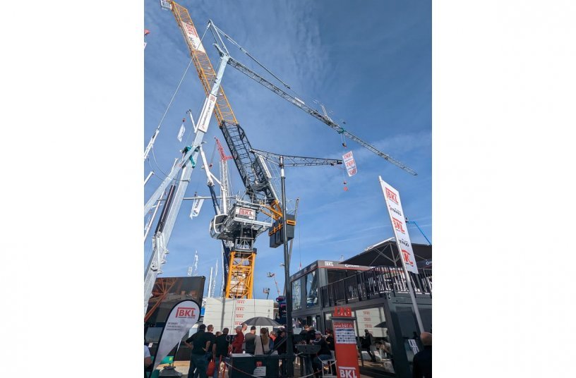 Self-erecting crane CM 350. Industry 4.0-ready 35-metre bottom-slewing crane with eco mode.<br>IMAGE SOURCE: BKL Baukran Logistik GmbH