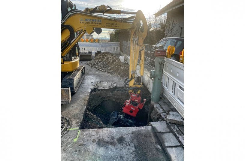 A typical assignment for the contractor: preparatory work for the replacement of an above-ground hydrant.<br>IMAGE SOURCE: Lehnhoff Hartstahl GmbH