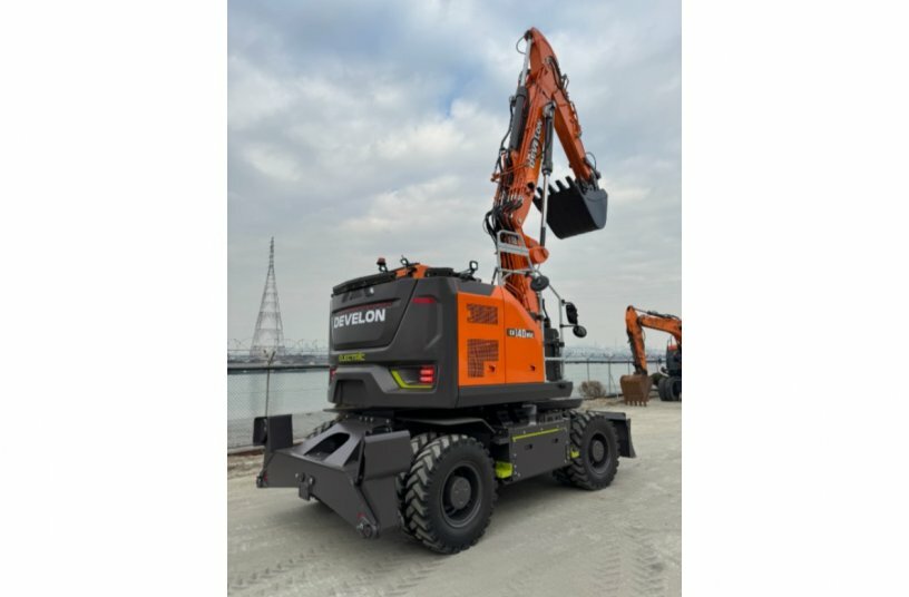 Develon DX140WRE<br>IMAGE SOURCE: Develon