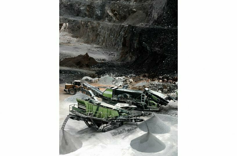 The all-electric S12E three-shaft horizontal screening plant from MESDA: a powerful and energy-efficient solution for demanding applications in natural stone, mining and recycling.<br>IMAGE SOURCE: MESDA Deutschland GmbH & Co. KG