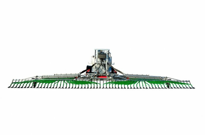 Fliegl presents the new SKATEMASTER trailing shoe spreader –slurry spreading close to the ground made easy!<br>IMAGE SOURCE: Fliegl Agrartechnik GmbH