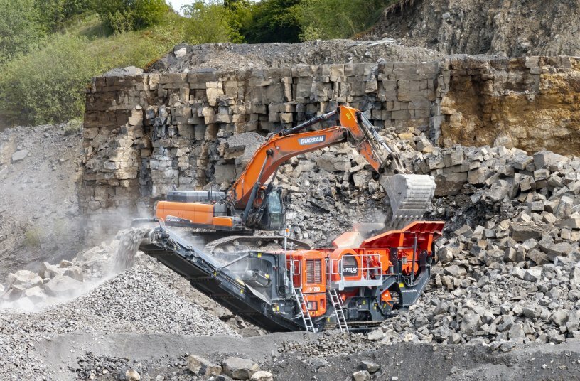 Positioned between the J‑1175 and the larger J‑1480, the J‑1280 features a Terex® single‑toggle jaw chamber that delivers robust performance in hard‑rock applications<br>IMAGE SOURCE: Finlay®