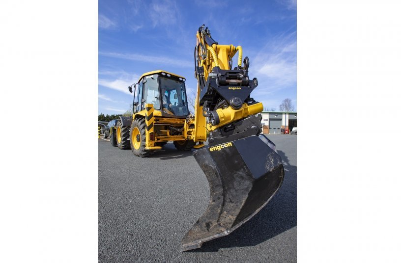 JCB 4CX with engcon Tiltrotator <br> Image source: Engcon Group