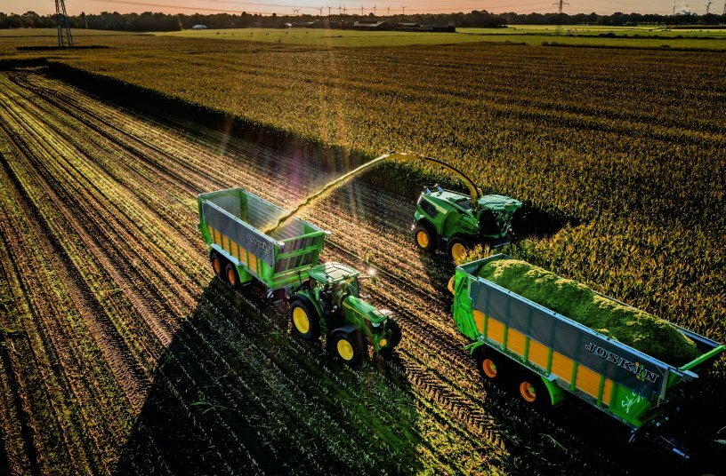 John Deee F9 1000 Self-Propelled Forage Harvester<br>IMAGE SOURCE: John Deere Walldorf GmbH & Co. KG