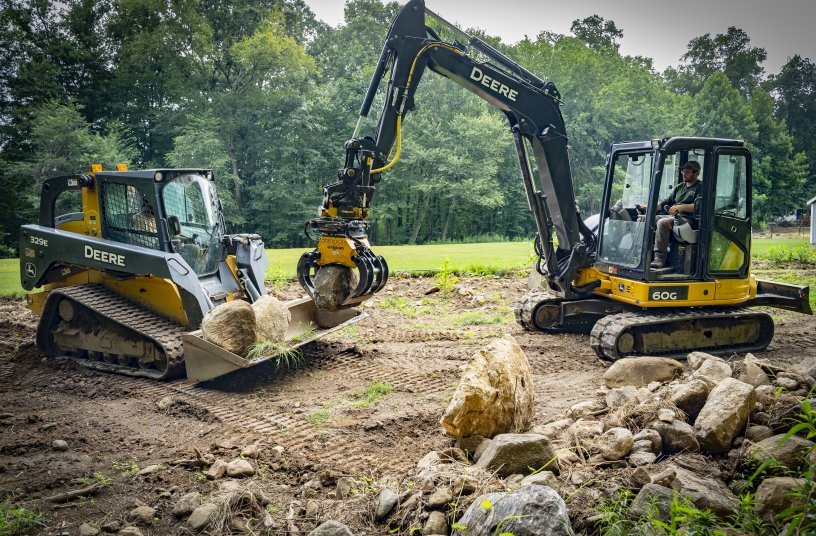 John Deere & engcon <br> Image source: Engcon Group 