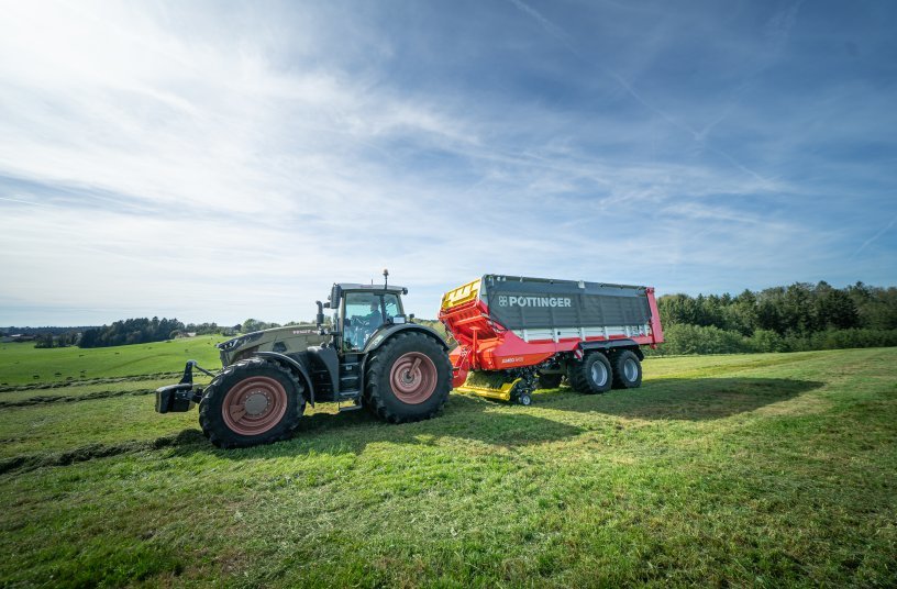 JUMBO 8450<br>IMAGE SOURCE: PÖTTINGER Landtechnik GmbH