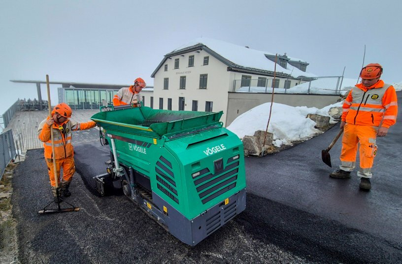 Difficult paving conditions with snow, wind and icy temperatures. A MINI 500 from Vögele was used to pave the new asphalt surface course efficiently and to a high quality standard.<br>IMAGE SOURCE: WIRTGEN GROUP