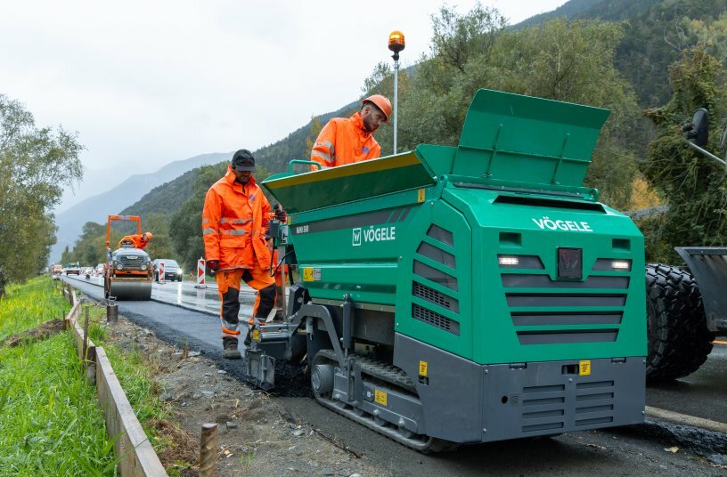 Ideal for narrow paving projects in tight spaces: The MINI 500 is extremely compact and offers pave widths from only 0.25 m to 1.8 m.<br>IMAGE SOURCE: WIRTGEN GROUP