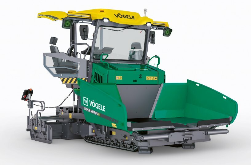 Weltpremiere auf der Bauma: Vögele präsentiert den ersten batterie-elektrischen Kompaktfertiger der Strich-5-Generation: den SUPER 1300-5e.<br>BILDQUELLE: WIRTGEN GROUP