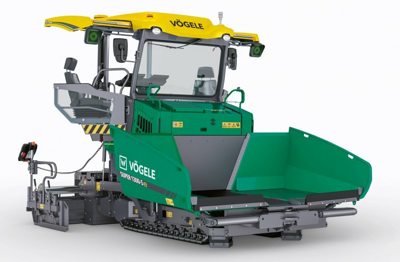 Weltpremiere auf der Bauma: Vögele präsentiert den ersten batterie-elektrischen Kompaktfertiger der Strich-5-Generation: den SUPER 1300-5e.<br>BILDQUELLE: WIRTGEN GROUP