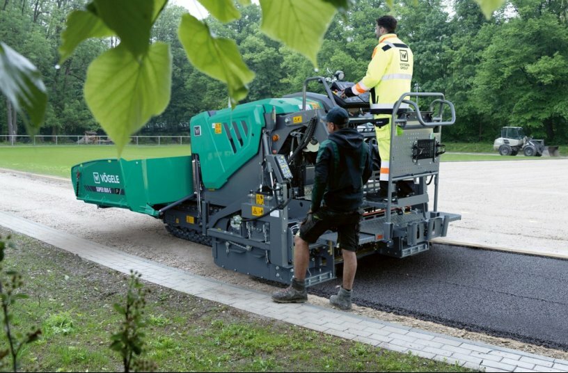 Better visibility, more order, more convenience: The new SUPER 800-5 P min paver from Vögele offers numerous advantages.<br>IMAGE SOURCE: WIRTGEN GROUP