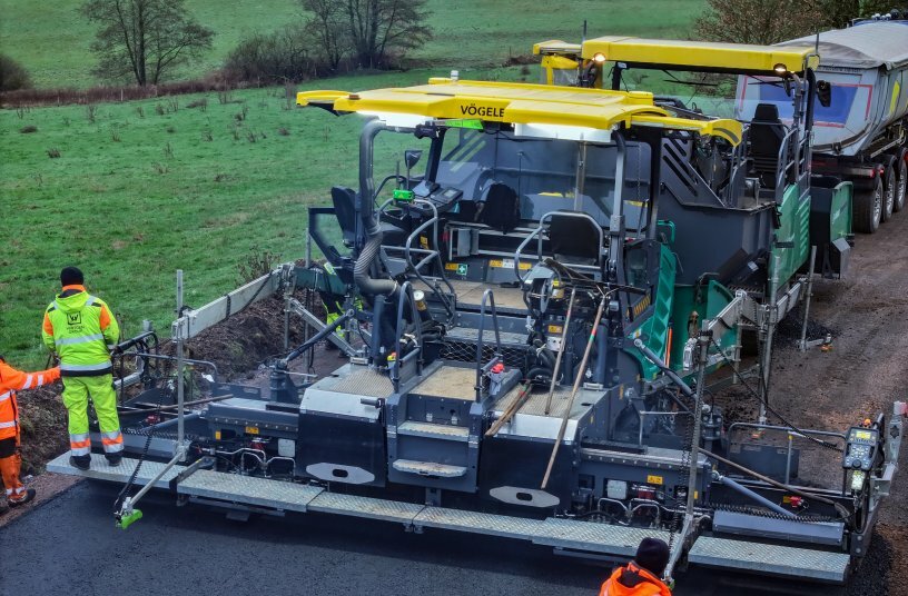 Smart Pave ist besonders nutzerfreundlich: Sämtliche Hardwarekomponenten wie Bedieneinheit, Satellitenempfänger und Modem sind im Straßenfertiger integriert.<br>BILDQUELLE: WIRTGEN GROUP