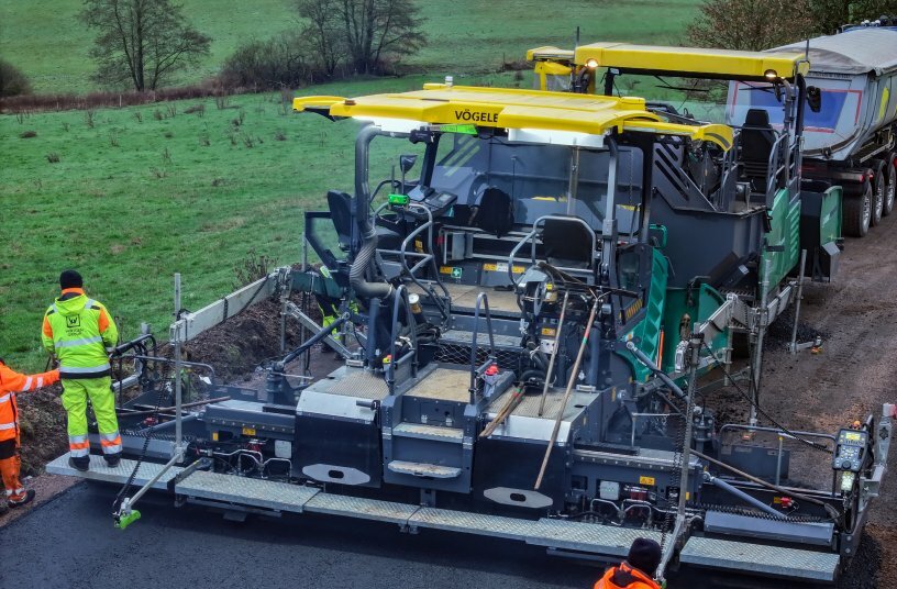 Smart Pave is particularly user-friendly: All hardware components such as the control unit, satellite receiver and the modem are integrated into the road paver.<br>IMAGE SOURCE: WIRTGEN GROUP