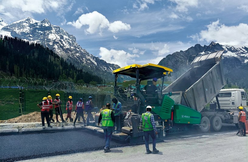 Working in extreme conditions: the Vögele SUPER 1800-3i paver played an essential role in the construction of the Zoji-La Tunnel in the Himalayas.<br>IMAGE SOURCE: WIRTGEN GROUP