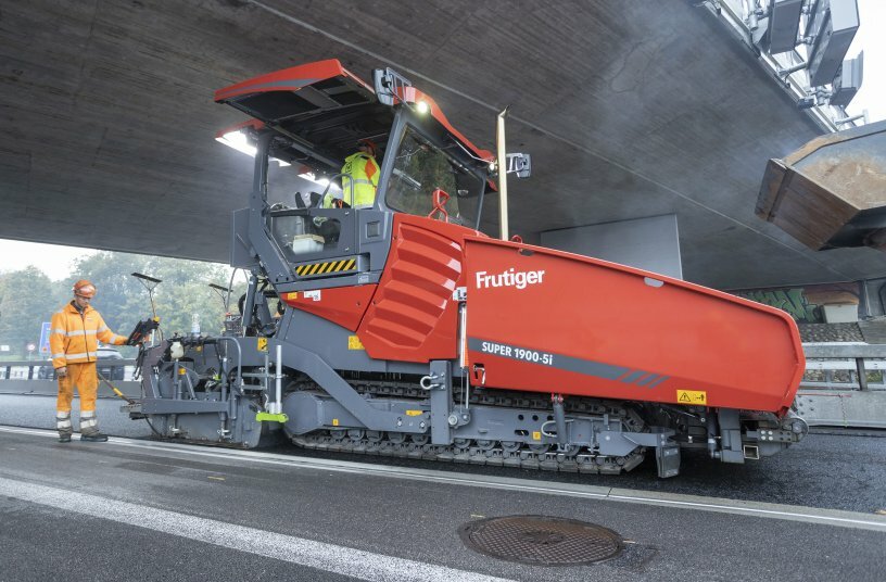 Particularly quiet when working: Vögele implemented additional noise mitigation measures and optimised the EcoPlus low-emissions package to make the SUPER 1900-5i work much more quietly.<br>IMAGE SOURCE: WIRTGEN GROUP