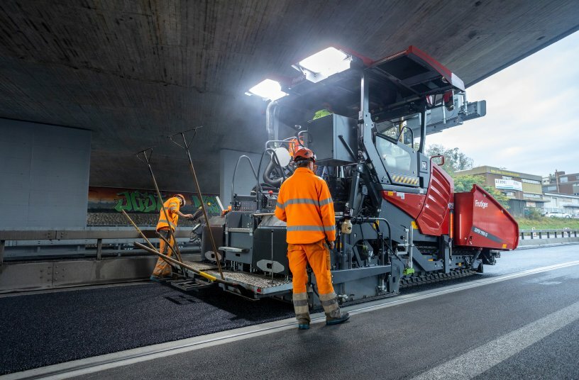 Optimum illumination under bridges: the paving team used the new “Dash 5”-generation Light Package Plus. The integrated lighting provided optimum visibility during paving.<br>IMAGE SOURCE: WIRTGEN GROUP