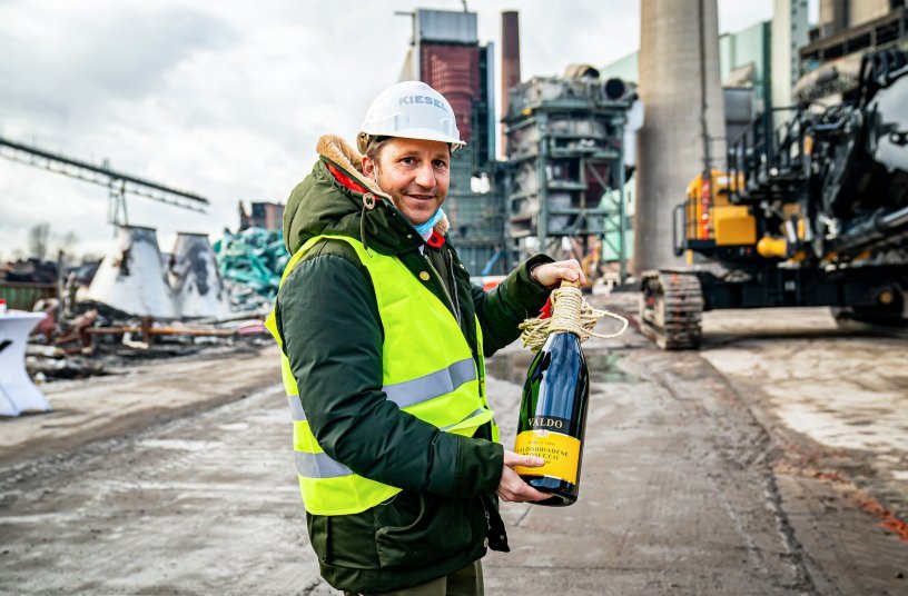 Harald Thum, der Geschäftsführer der KTEG GmbH, hatte die Flasche für die Sekttaufe im Gepäck. <br> Bildquelle: wyynot GmbH;Kiesel 
