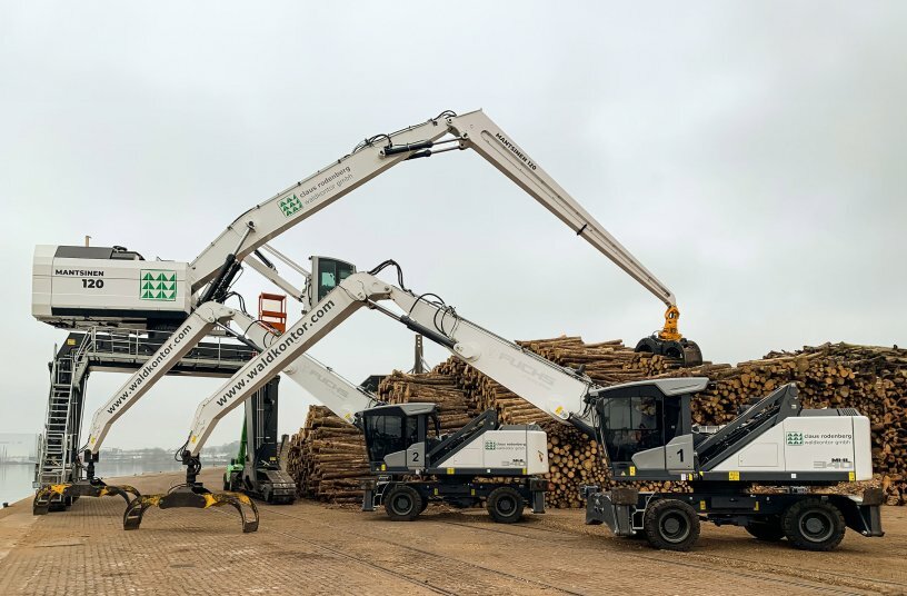 Mantsinen 120R und die Fuchs MHL340F kurz vor dem nächsten Einsatz.  <br>BILDQUELLE: Kiesel GmbH