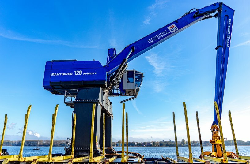 Fuchs MHL331F Umschlagmaschinen im Rostocker Fischereihafen<br>BILDQUELLE: Kiesel GmbH