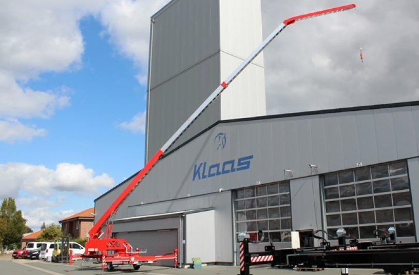 Die seitliche Reichweite des leichten Anhängerkrans liegt mit einer Last von 250 kg bei stattlichen 18,50 m. <br> Bildquelle: KLAAS Service- und Vertriebs GmbH