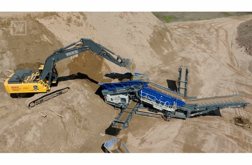   The mobile scalping screen MOBISCREEN MSS 802 EVO is used mainly in the processing of topsoil and gravel. <br>IMAGE SOURCE: WIRTGEN GROUP