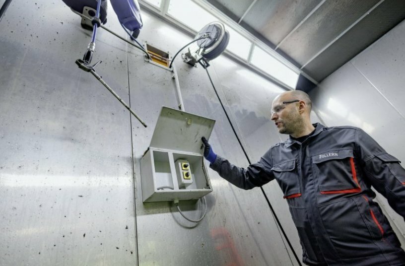 Functions such as hot or cold water as well as the addition of detergents can be activated by remote control at the removal site.<br>IMAGE SOURCE: Alfred Kärcher SE & Co. KG