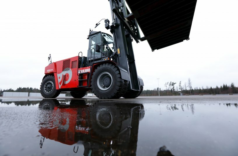 Kalmar Electric Heavy Forklift 18-33 ton<br>IMAGE SOURCE: Kalmar