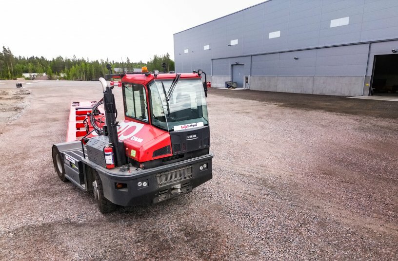 Kalmar Heavy Terminal Tractor<br>IMAGE SOURCE: Cargotec Corporation, Kalmar