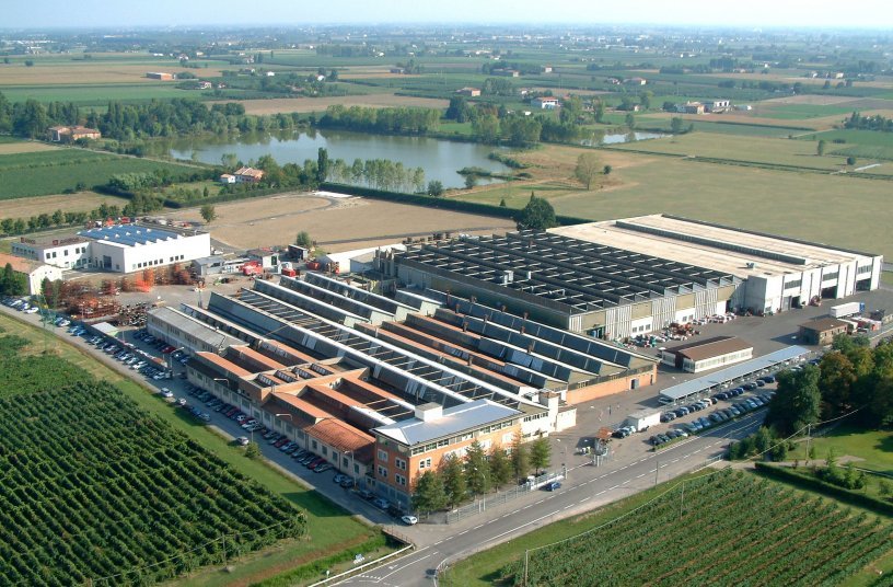 Das italienische Goldoni-Produktions¬werk in Migliarina di Carpi bei Modena bietet 102.000 m² Fläche. <br> Bildquelle: Keestrack