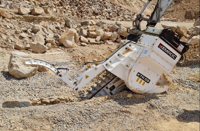 The KTR range of trencher attachments from KEMROC is reduced to two models – here in use, the model KTR 65 (65 kW) for excavators from 18 to 25 t operating weight.<br>IMAGE SOURCE: KEMROC