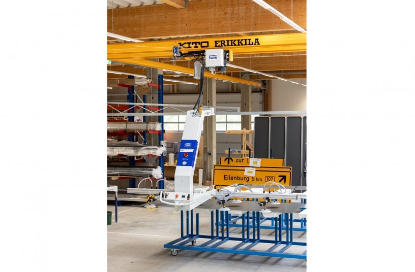 The KITO ER2 is controlled via the vacuum lifting device <br> Image source: Kito Europe GmbH