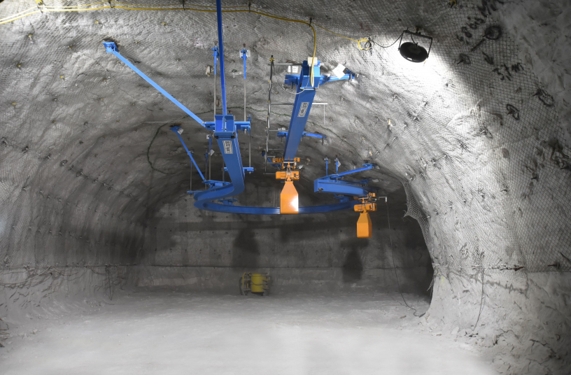 KITO ER2 electric chain hoist resists the strong conditions at a depth of more than 800 meters. <br> Image source: Kito Europe GmbH
