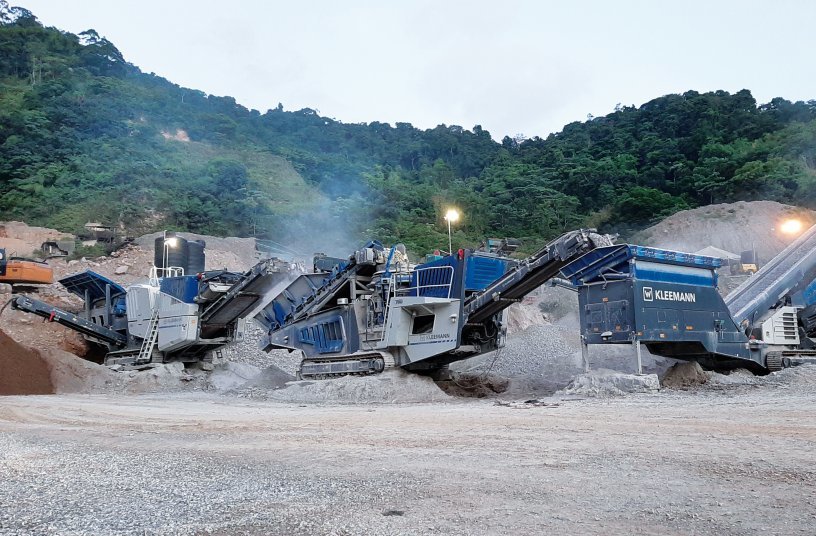 The plant train of Jusamco in Trinidad: the core comprises the jaw crusher MOBICAT MC 120 Z PRO and the cone crusher MOBICONE MCO 11 PRO. The screening plant MOBISCREEN MS 953 EVO rounds off the complete process.<br>IMAGE SOURCE: WIRTGEN GROUP