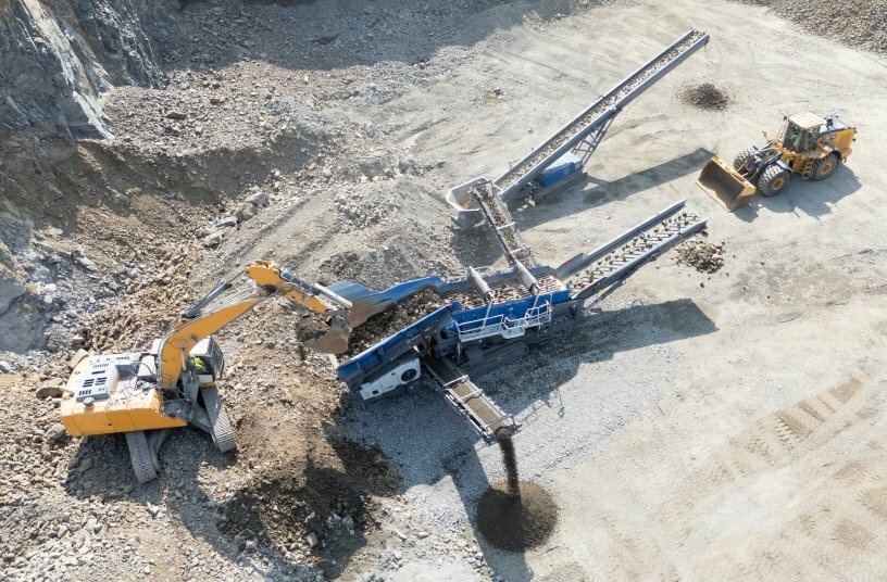 The MOBISCREEN MSS 1102 PRO from Kleemann demonstrates its robustness, efficiency and flexibility in the application.<br>IMAGE SOURCE: WIRTGEN GROUP