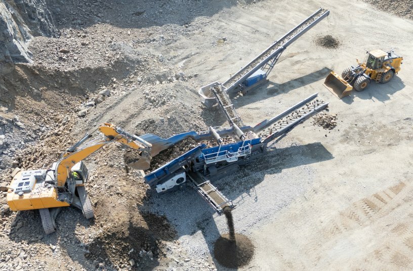 The MOBISCREEN MSS 1102 PRO from Kleemann demonstrates its robustness, efficiency and flexibility in the application.<br>IMAGE SOURCE: WIRTGEN GROUP