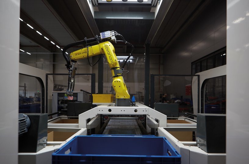 Der AI-gesteuerte Roboter ist ein wesentlicher Bestandteil des Lagerbetriebs bei Obeta. Er übertrifft die Leistungsanforderungen für manuelle Stationen und arbeitet autonom. <br>BILDQUELLE: ©Obeta/Magnus Pettersson