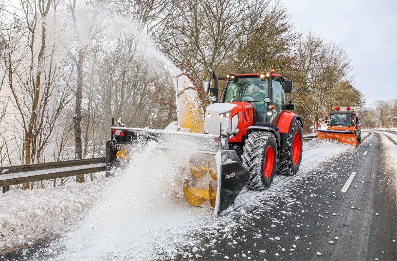 Gut 1.300 m3 Schnee fräst der Kubota M7 mit der Schneefräse pro Stunde. <br> Bildquelle: KUBOTA (Deutschland) GmbH
