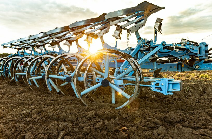 The FlexPack enables efficient work processes and precise tillage when ploughing.<br>IMAGE SOURCE: LEMKEN GmbH & Co. KG