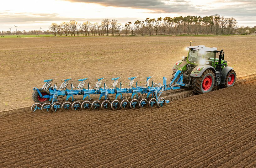 The new LEMKEN Diamant 18 semi-mounted plough with integrated FlexPack furrow press.<br>IMAGE SOURCE: LEMKEN GmbH & Co. KG