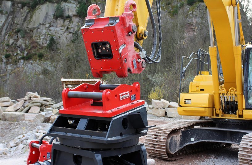 Fully hydraulic SQ70 on a 21-t excavator with valve technology integrated in the housing.<br>IMAGE SOURCE: Lehnhoff Hartstahl GmbH