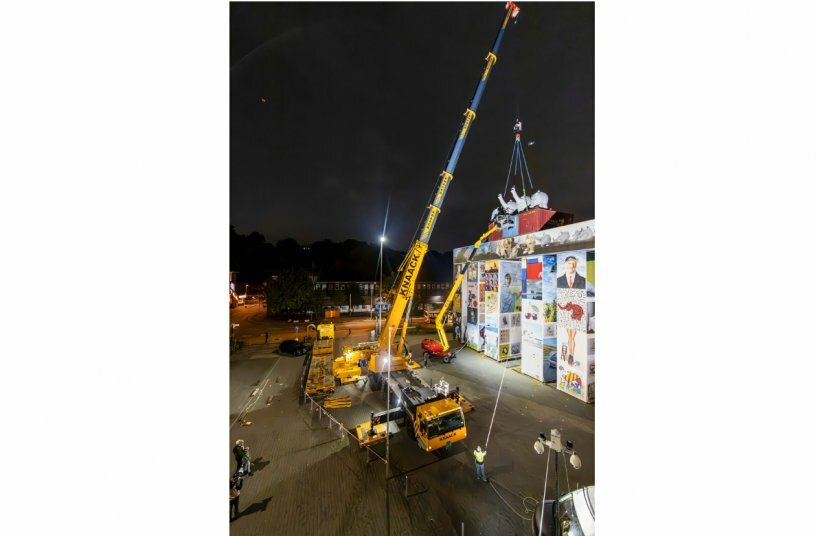 Gekrönt mit vier Ottifanten: Das Global Gate, der Welt größtes mobiles Kunstwerk.<br>BILDQUELLE: Liebherr-Werk Ehingen GmbH